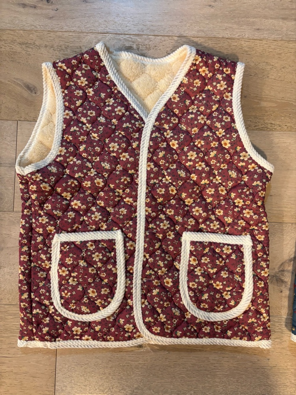 Korea fashion kimchi Gimjang floral vest Ajumma Burgundy with Cream Trim NEW